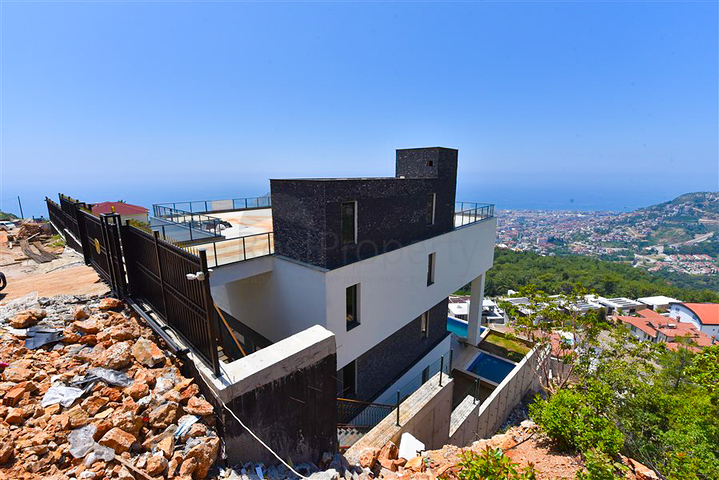 Вилла 4+2 с бассейном и видом на Средиземное море