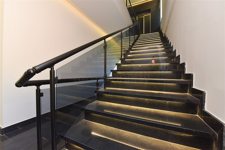 Вилла 4+2 с бассейном и видом на Средиземное море