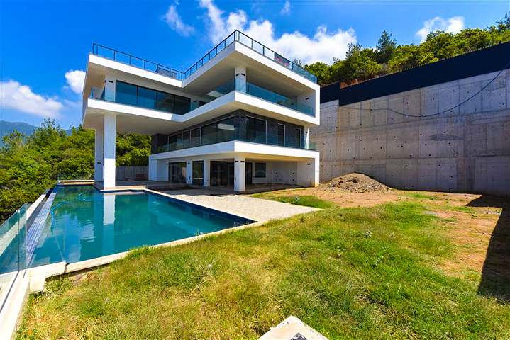 Вилла 4+2 с бассейном и видом на Средиземное море