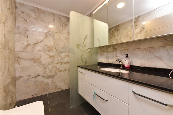 Вилла 4+2 с бассейном и видом на Средиземное море