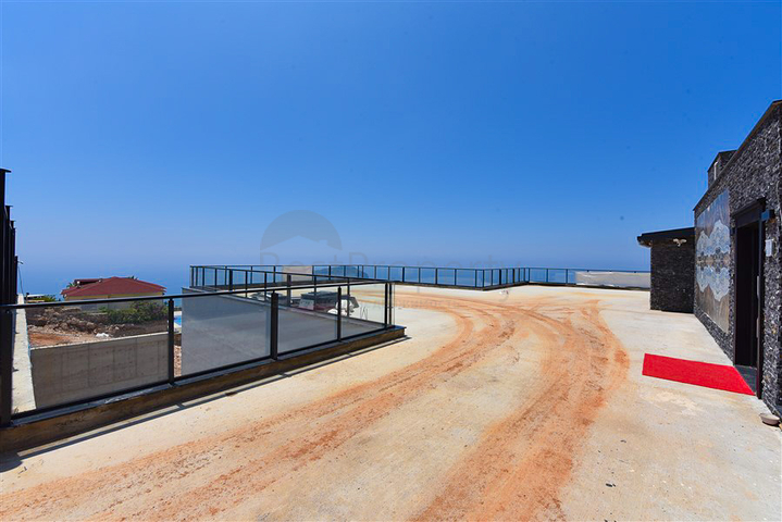 Вилла 4+2 с бассейном и видом на Средиземное море