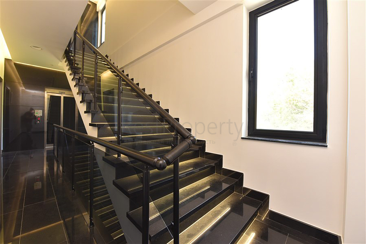 Вилла 4+2 с бассейном и видом на Средиземное море