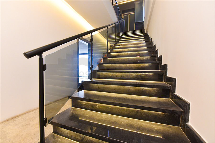 Вилла 4+2 с бассейном и видом на Средиземное море