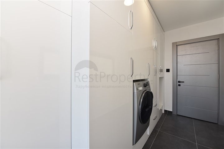 Вилла 4+2 с бассейном и видом на Средиземное море