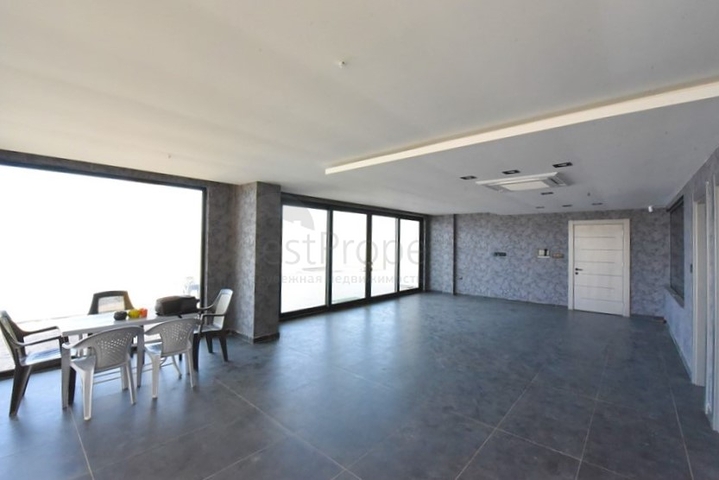 Вилла 4+2 с бассейном и видом на Средиземное море