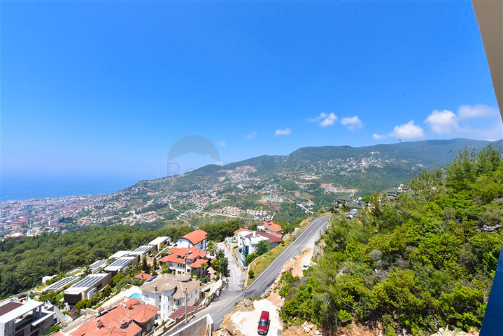 Вилла 4+2 с бассейном и видом на Средиземное море