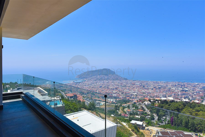 Вилла 4+2 с бассейном и видом на Средиземное море