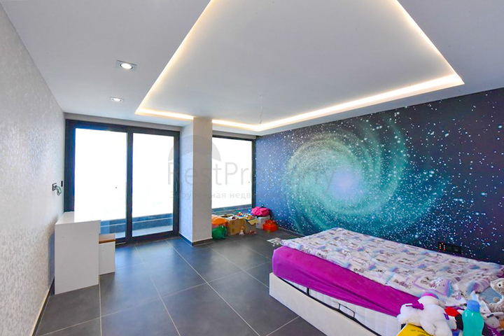 Вилла 4+2 с бассейном и видом на Средиземное море