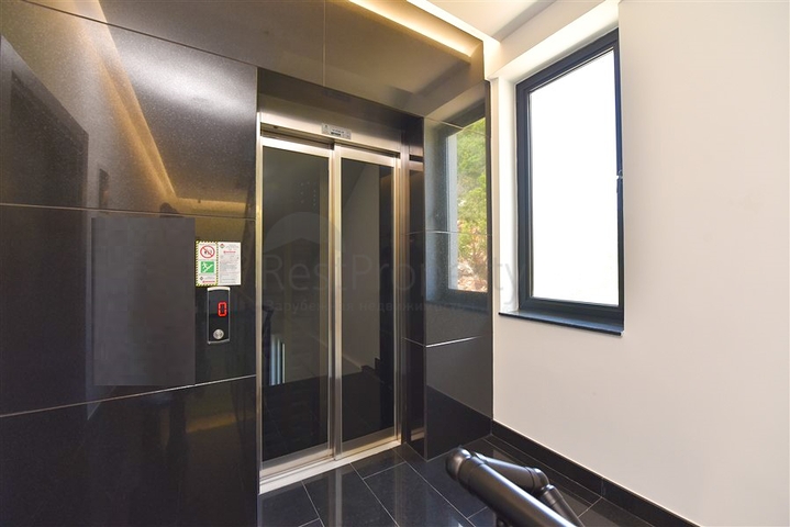 Вилла 4+2 с бассейном и видом на Средиземное море