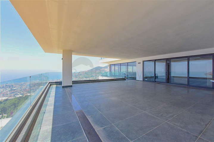 Вилла 4+2 с бассейном и видом на Средиземное море