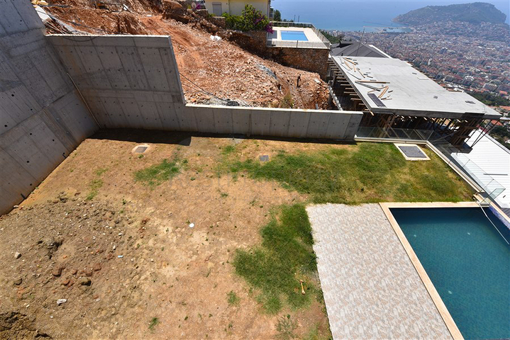 Вилла 4+2 с бассейном и видом на Средиземное море