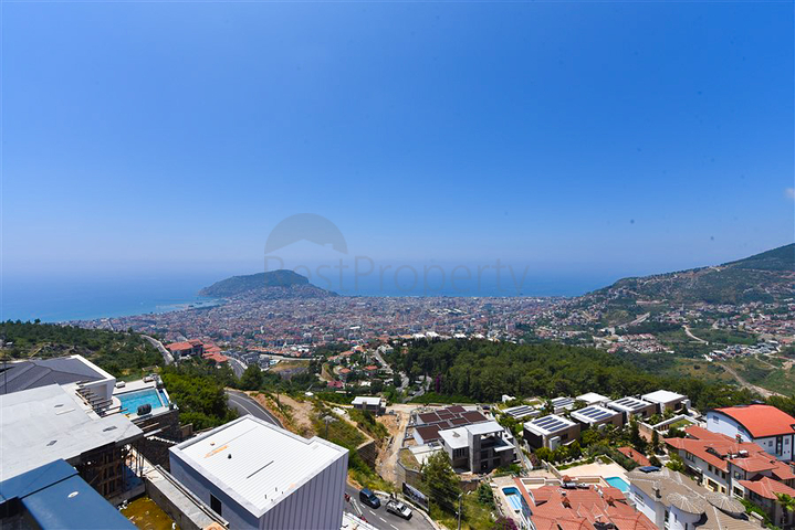 Вилла 4+2 с бассейном и видом на Средиземное море