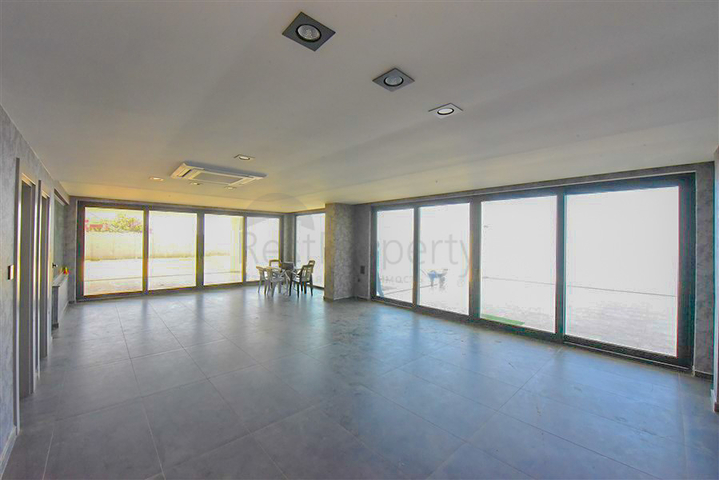 Вилла 4+2 с бассейном и видом на Средиземное море