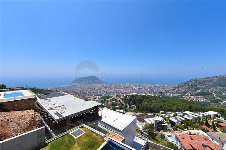 Вилла 4+2 с бассейном и видом на Средиземное море