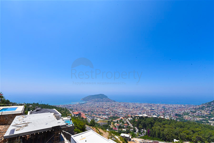 Вилла 4+2 с бассейном и видом на Средиземное море