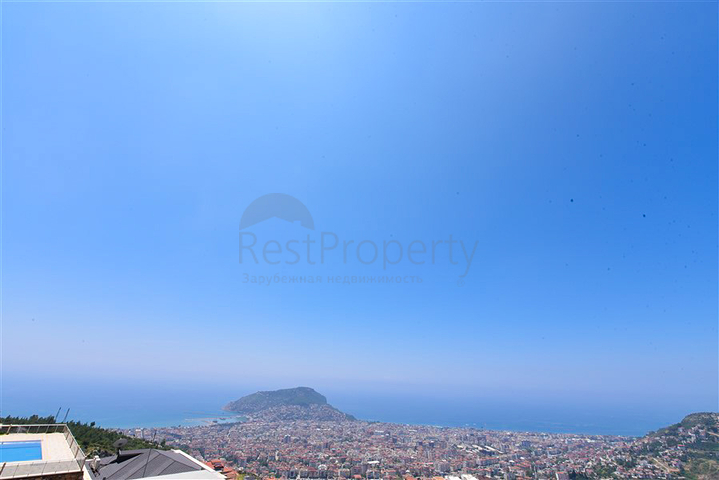 Вилла 4+2 с бассейном и видом на Средиземное море