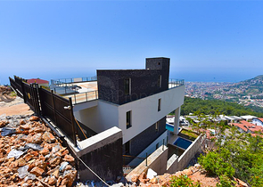 Вилла 4+2 с бассейном и видом на Средиземное море