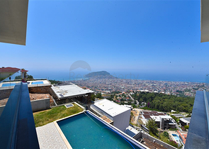 Вилла 4+2 с бассейном и видом на Средиземное море