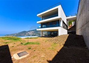 Вилла 4+2 с бассейном и видом на Средиземное море