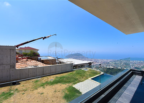 Вилла 4+2 с бассейном и видом на Средиземное море