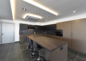 Вилла 4+2 с бассейном и видом на Средиземное море