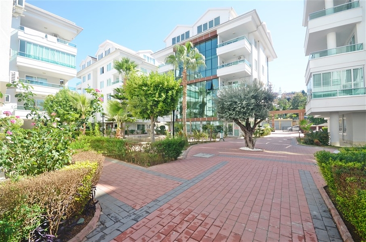 Просторный пентхаус для большой семьи на берегу Средиземного моря