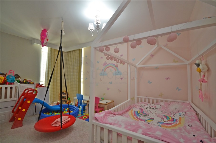 Просторный пентхаус для большой семьи на берегу Средиземного моря