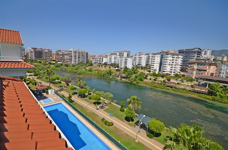 Просторный пентхаус для большой семьи на берегу Средиземного моря