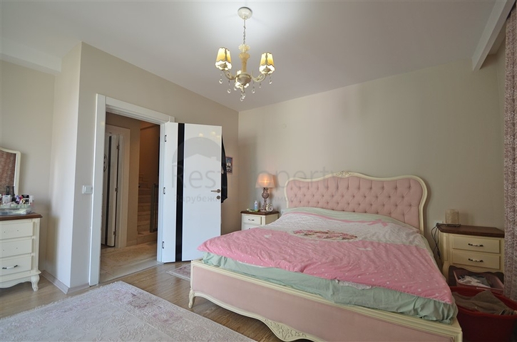 Просторный пентхаус для большой семьи на берегу Средиземного моря