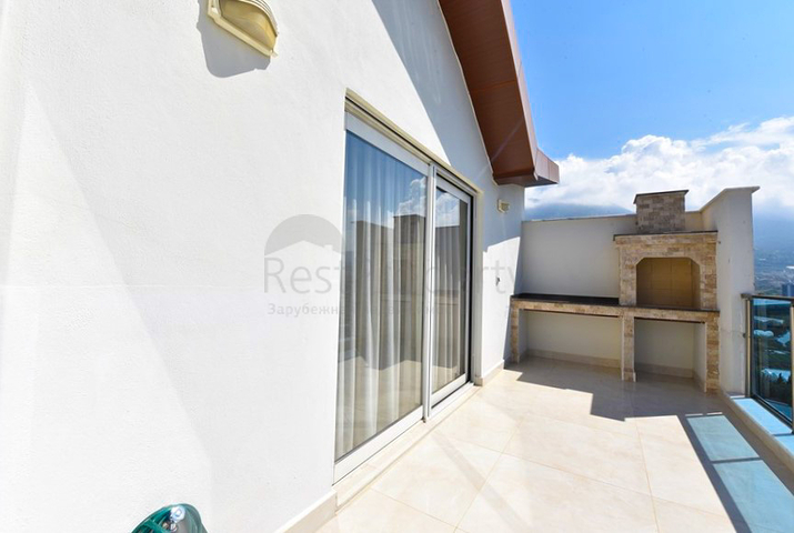 Просторный пентхаус 4+1 с видом на море в районе Махмутлар