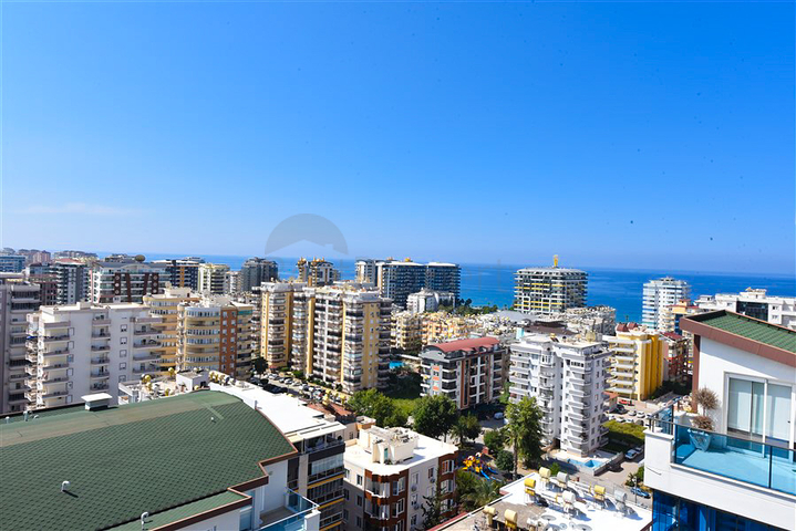 Просторный пентхаус 4+1 с видом на море в районе Махмутлар