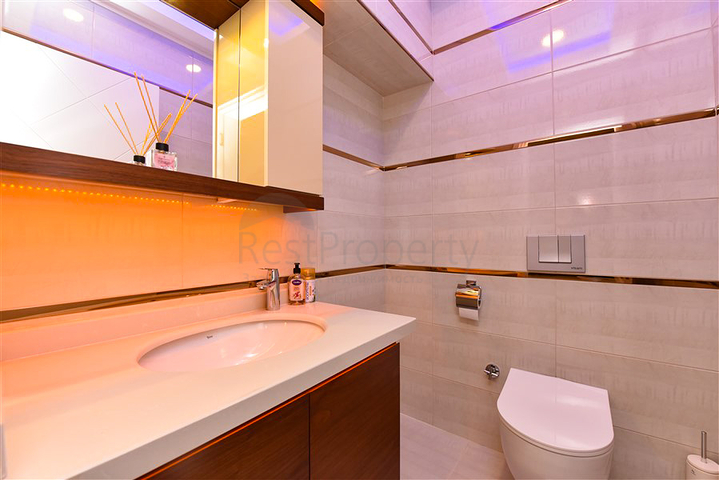 Просторный пентхаус 4+1 с видом на море в районе Махмутлар