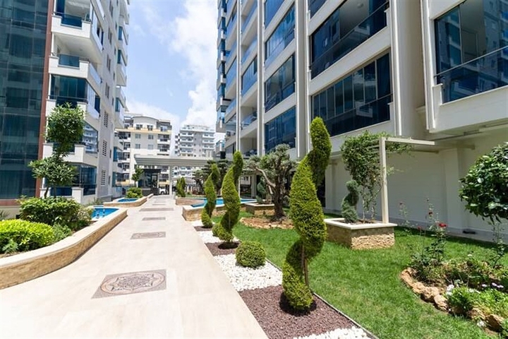 Просторный пентхаус 4+1 с видом на море в районе Махмутлар