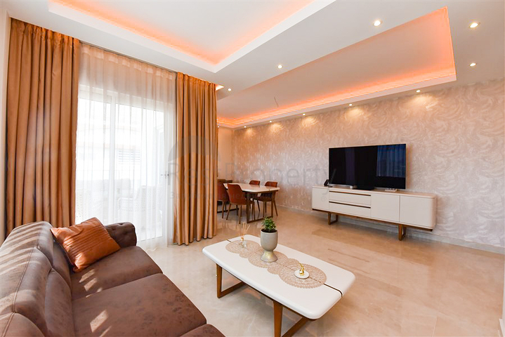 Просторный пентхаус 4+1 с видом на море в районе Махмутлар