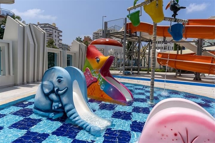 Просторный пентхаус 4+1 с видом на море в районе Махмутлар