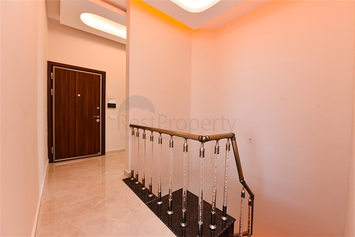 Просторный пентхаус 4+1 с видом на море в районе Махмутлар