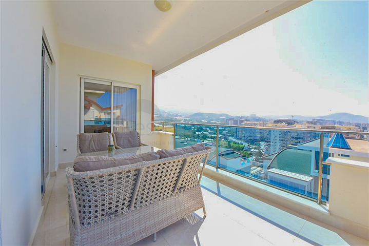 Просторный пентхаус 4+1 с видом на море в районе Махмутлар