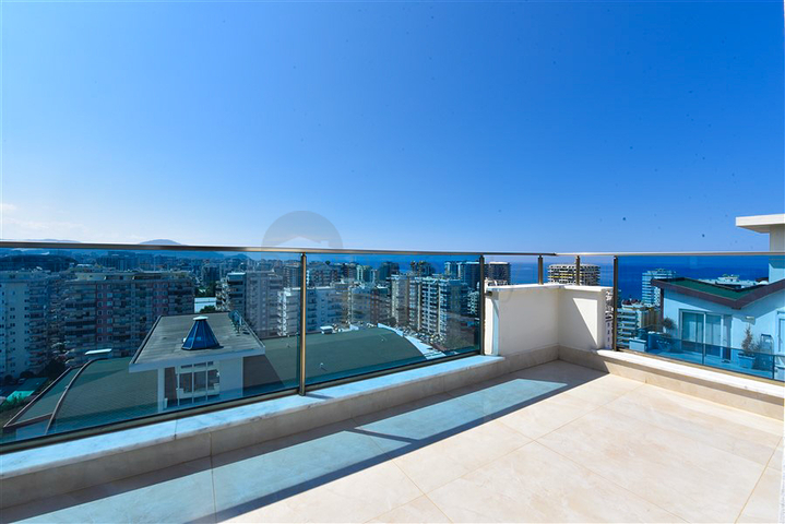 Просторный пентхаус 4+1 с видом на море в районе Махмутлар