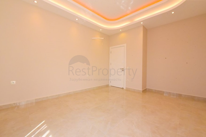 Просторный пентхаус 4+1 с видом на море в районе Махмутлар