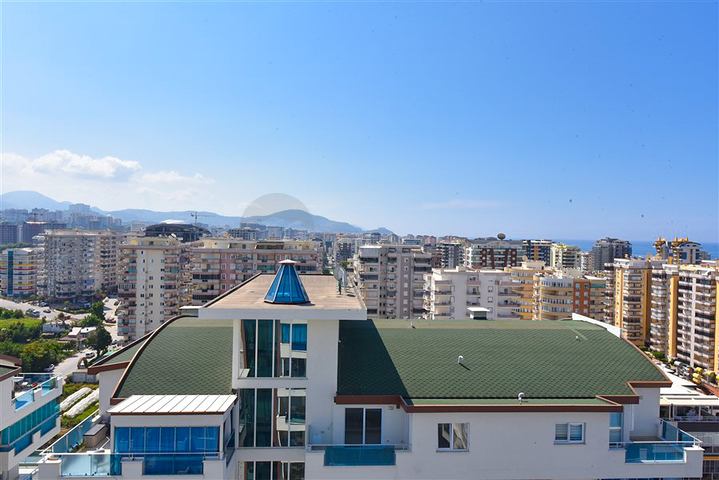 Просторный пентхаус 4+1 с видом на море в районе Махмутлар