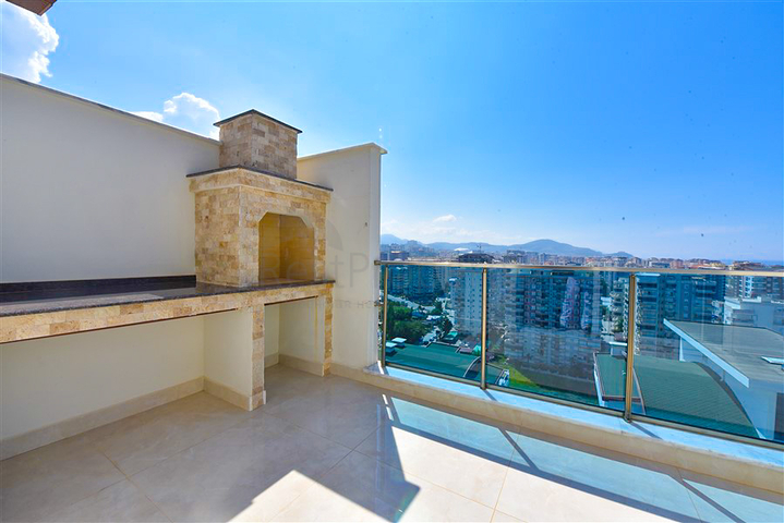 Просторный пентхаус 4+1 с видом на море в районе Махмутлар