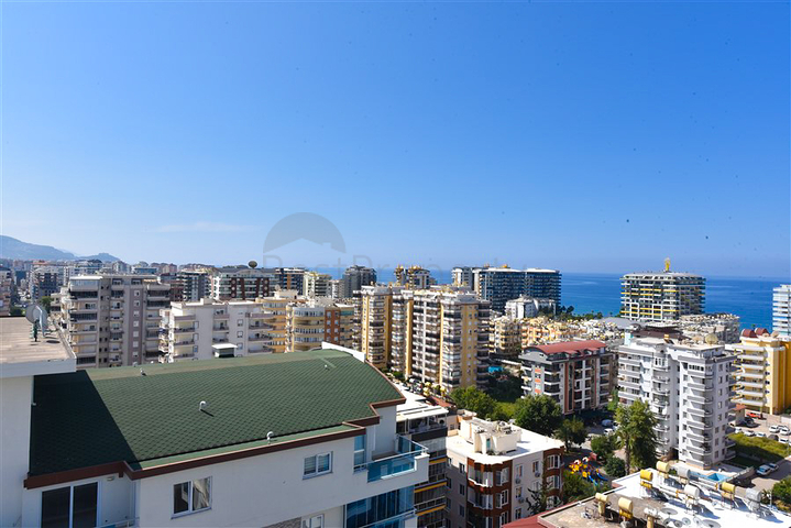 Просторный пентхаус 4+1 с видом на море в районе Махмутлар