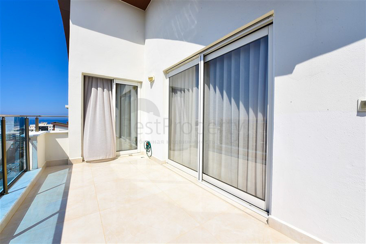 Просторный пентхаус 4+1 с видом на море в районе Махмутлар