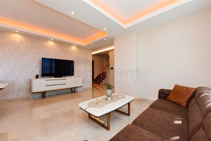 Просторный пентхаус 4+1 с видом на море в районе Махмутлар