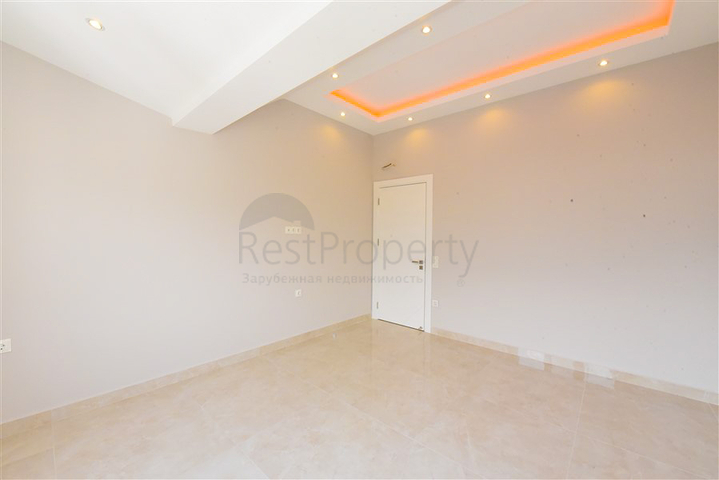 Просторный пентхаус 4+1 с видом на море в районе Махмутлар