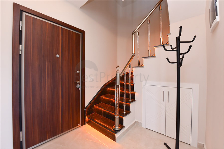 Просторный пентхаус 4+1 с видом на море в районе Махмутлар