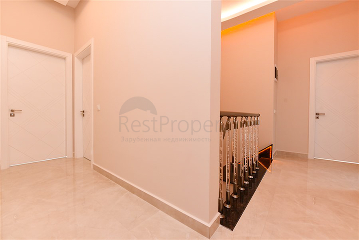 Просторный пентхаус 4+1 с видом на море в районе Махмутлар