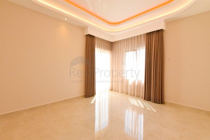 Просторный пентхаус 4+1 с видом на море в районе Махмутлар