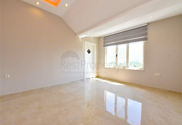 Просторный пентхаус 4+1 с видом на море в районе Махмутлар