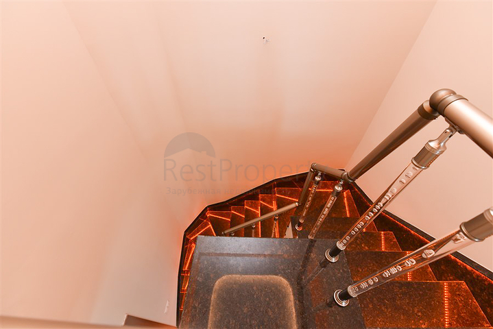 Просторный пентхаус 4+1 с видом на море в районе Махмутлар